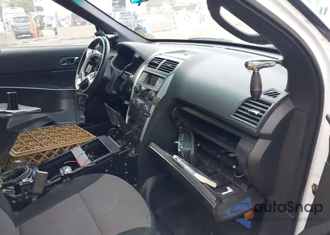 2013 Ford Police Interceptor z USA, uszkodzony, nr VIN 1FM5K8AR9DGC63723